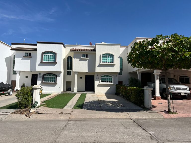 Hermosa Casa En Renta Ubicada en Privada Portales del Country. Culiacán, Sinaloa.